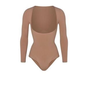 New SKIMS SHAPEWEAR,,size M